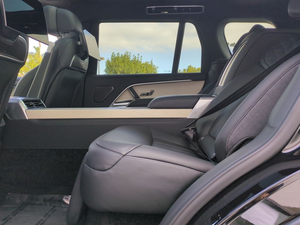 New 2025 Land Rover Range Rover SV AWD/4WD image 24