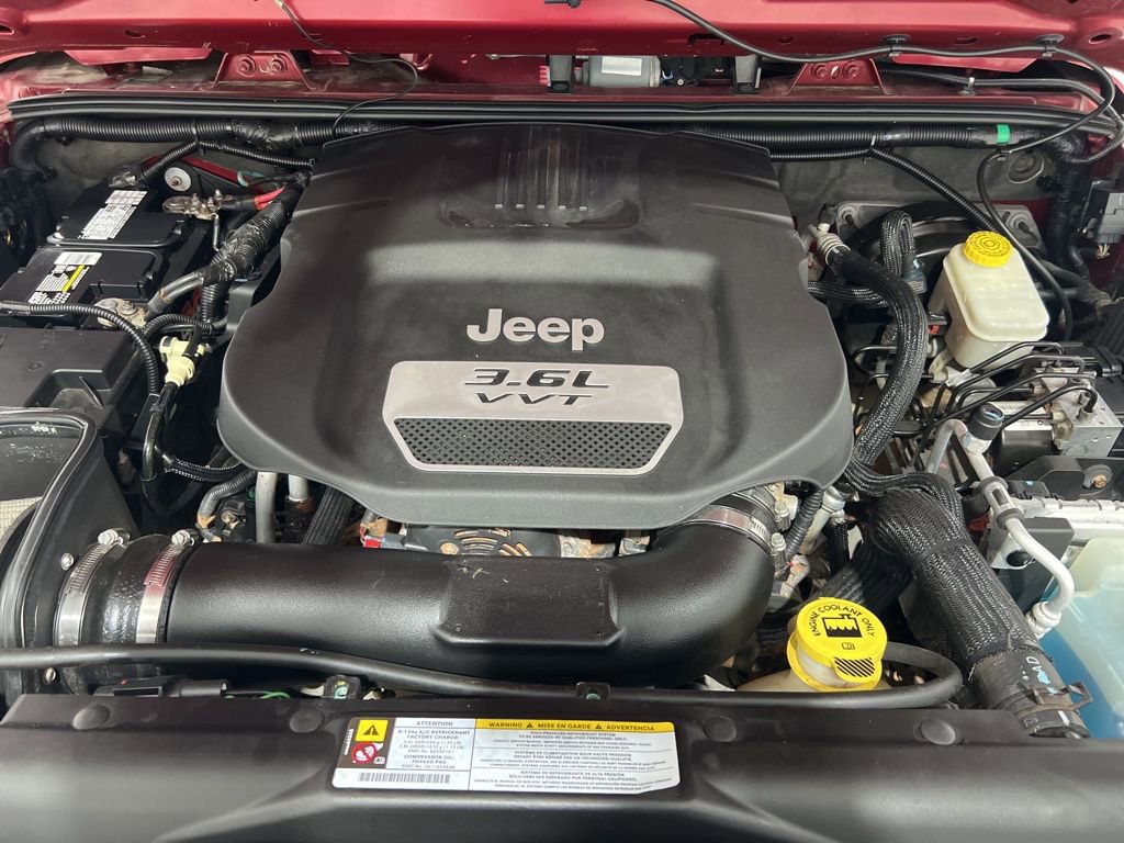 Used 2012 Jeep Wrangler Unlimited Rubicon w/ Connectivity Group image 22