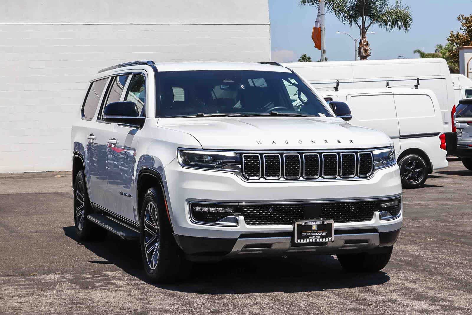 Used 2024 Jeep Wagoneer L Series II RWD image 3