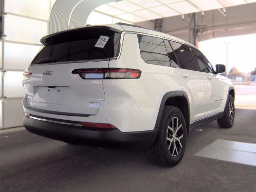 Used 2025 Jeep Grand Cherokee L Limited AWD/4WD image 3