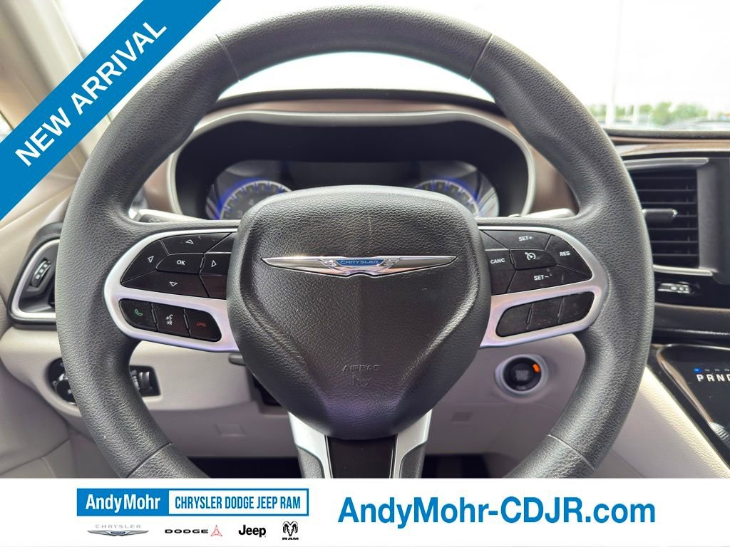 Used 2018 Chrysler Pacifica Touring Plus FWD image 17