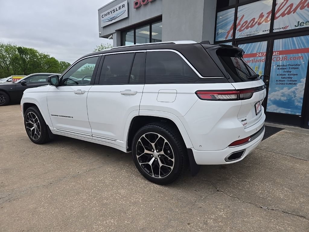 Used 2022 Jeep Grand Cherokee Summit AWD/4WD image 6