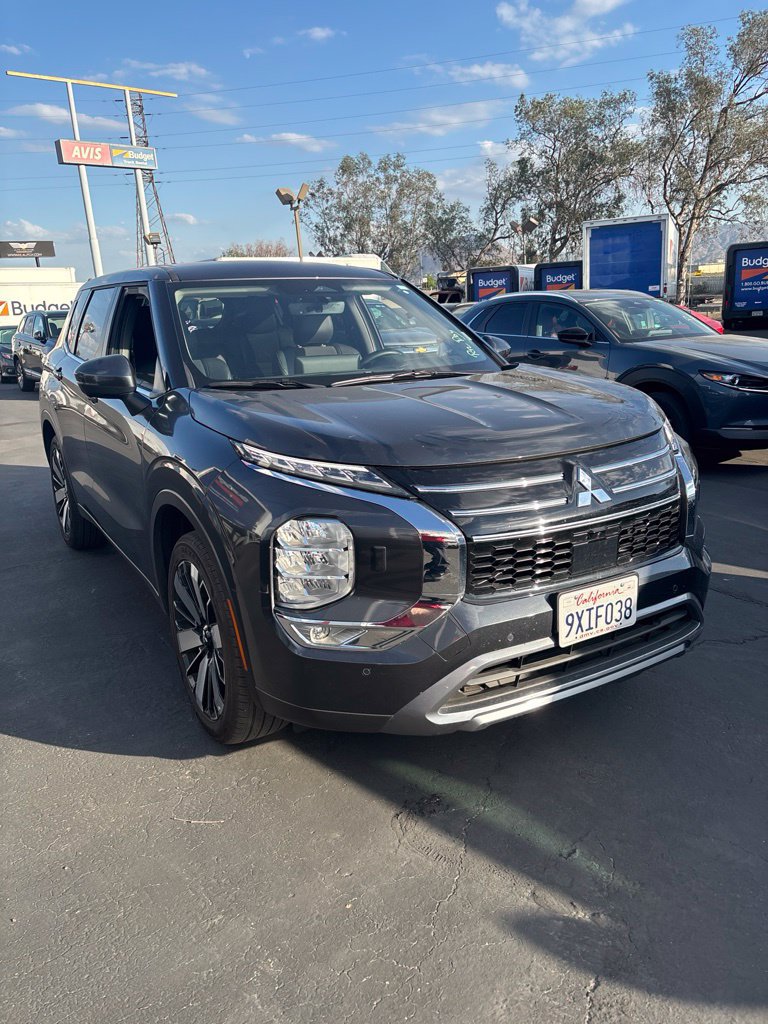Used 2025 Mitsubishi Outlander SE AWD/4WD image 3