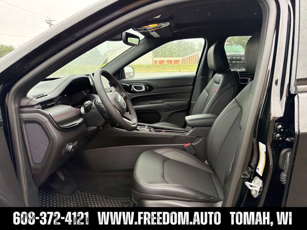 New 2026 Jeep Compass Trailhawk w/ Sun, Sound & Navigation Group AWD/4WD image 9