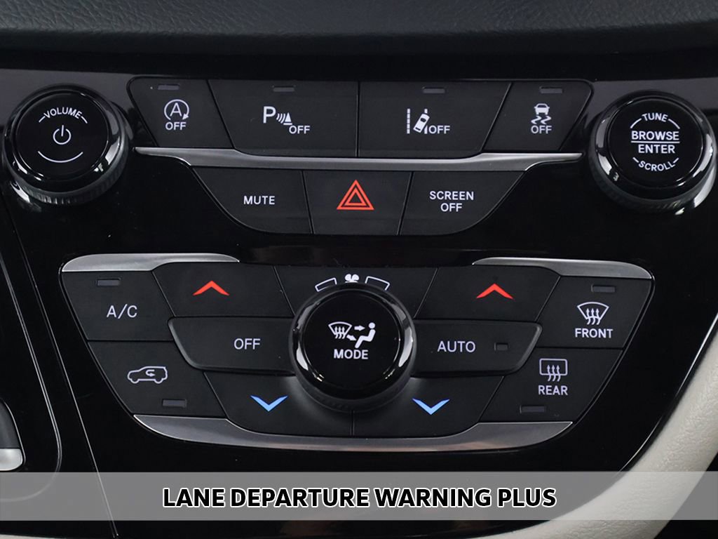 Used 2023 Chrysler Pacifica Touring-L FWD image 5