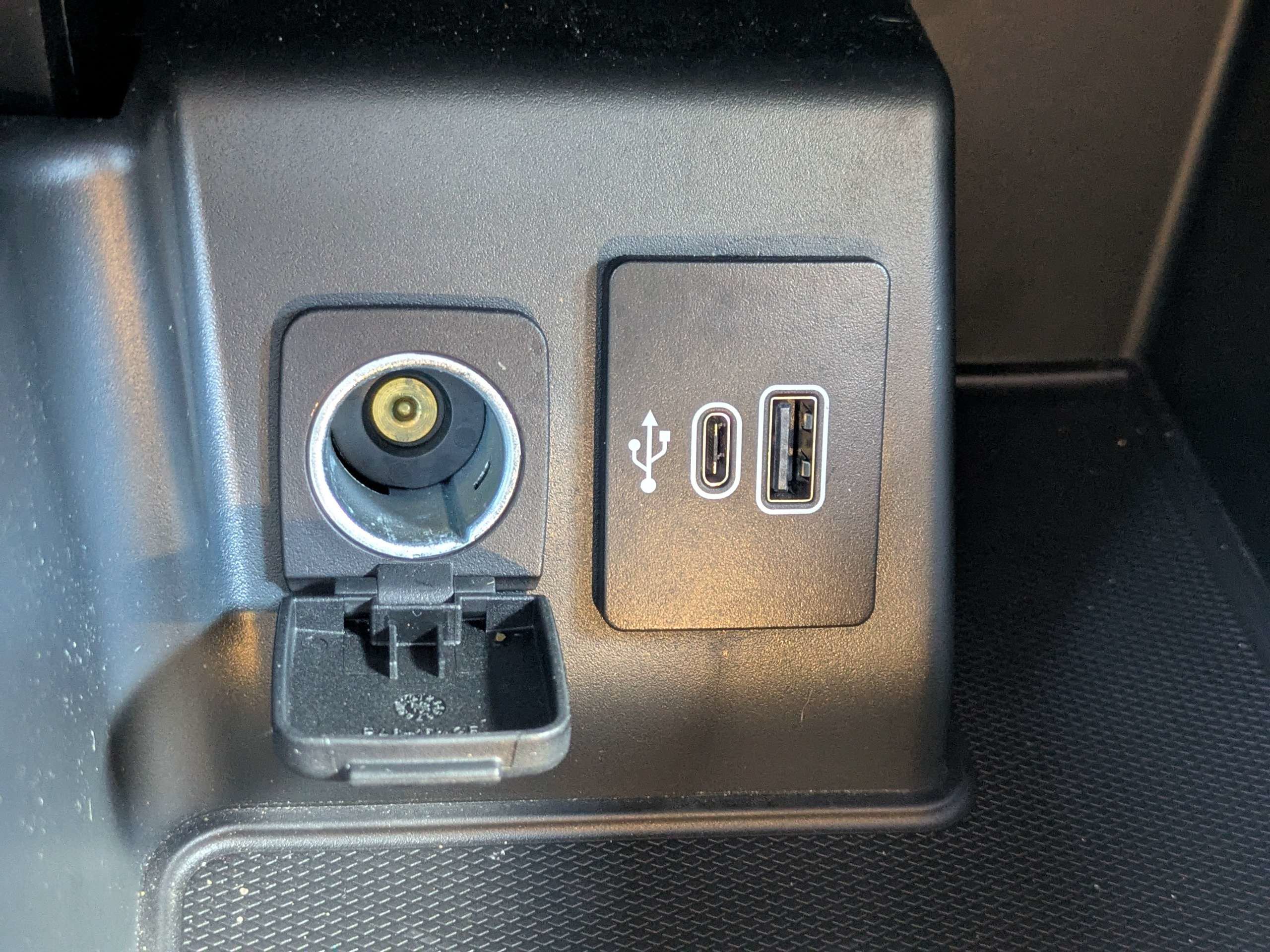 Used 2025 Ford Explorer ST AWD/4WD image 32