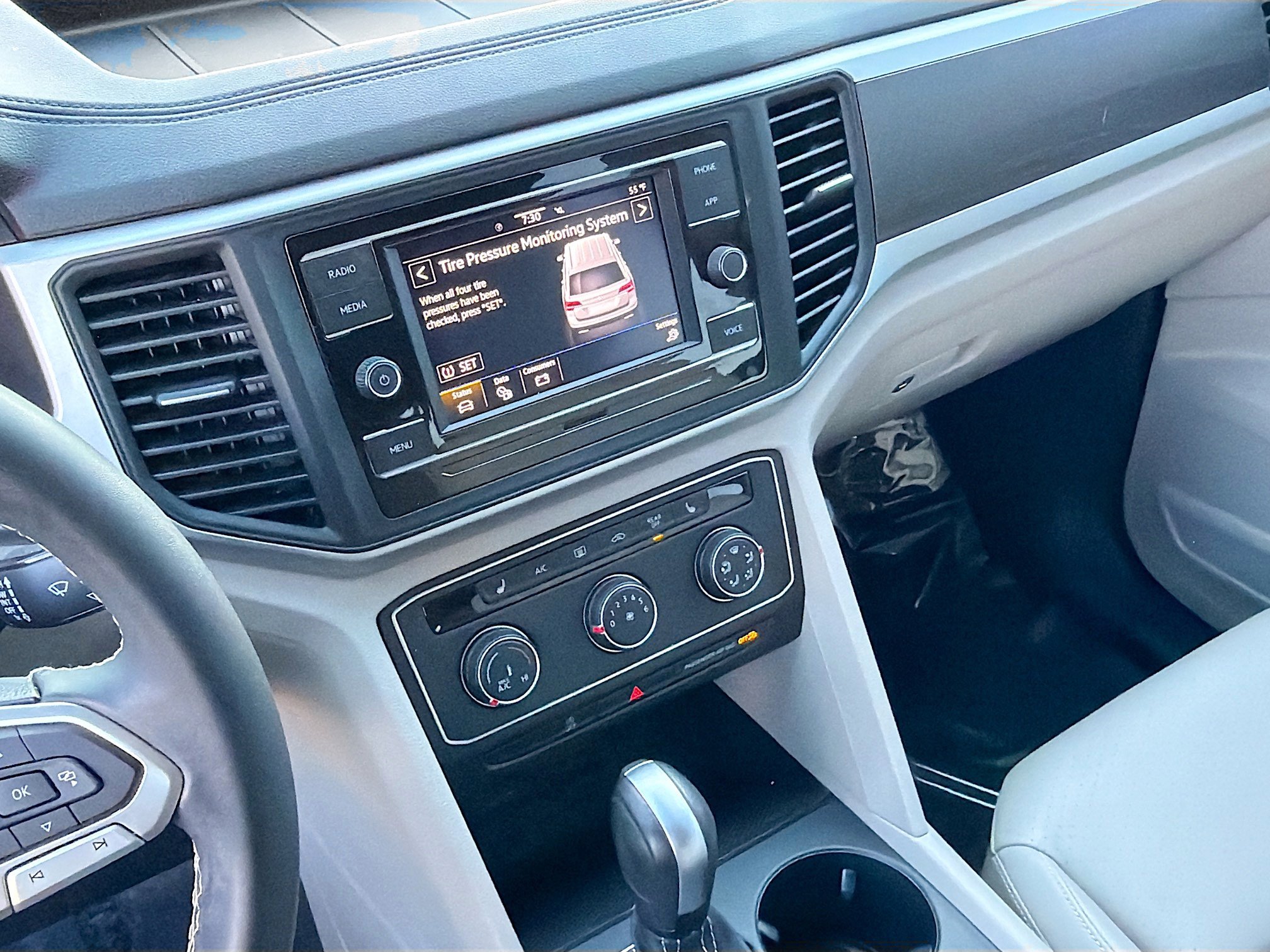 Used 2023 Volkswagen Atlas SE image 27