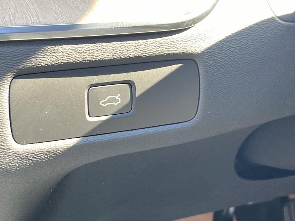 New 2026 Volvo XC60 B5 Core w/ Climate Package image 22