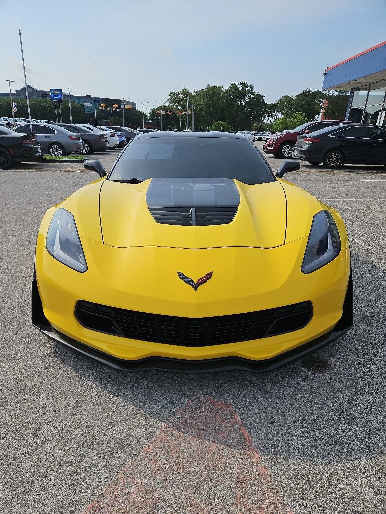 Used 2017 Chevrolet Corvette Z06 w/ Z07 Performance Package RWD image 3