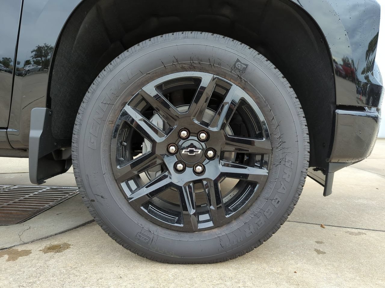 New 2026 Chevrolet Silverado 1500 Custom w/ LPO, Dark Essentials Package RWD image 8