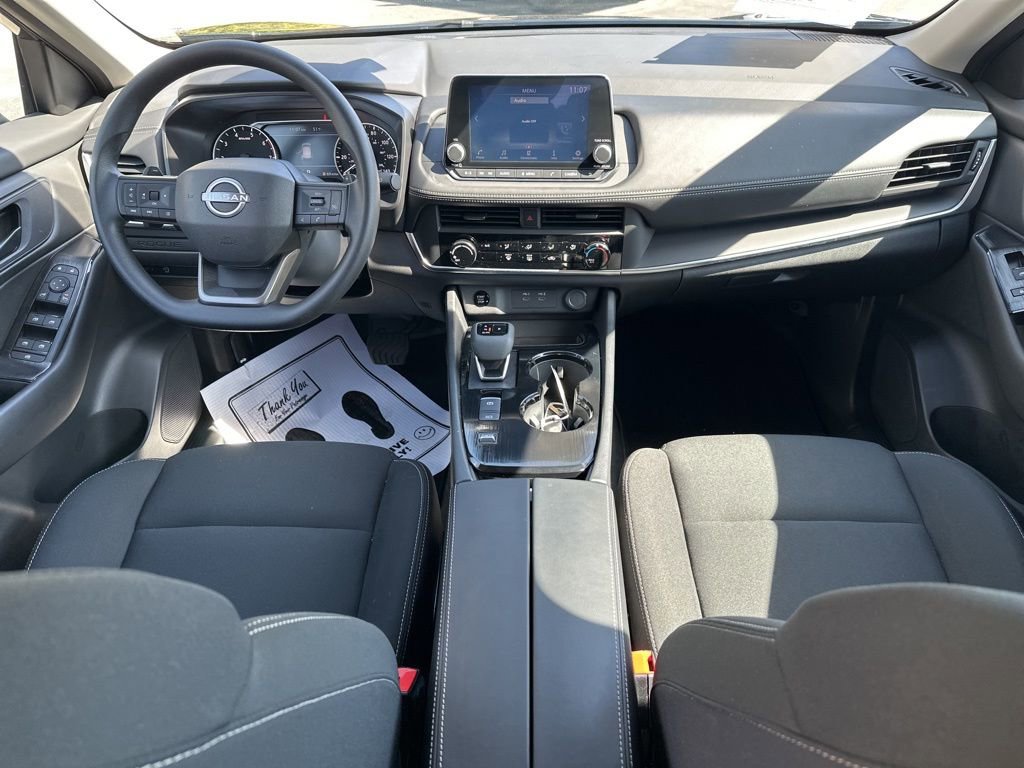 Used 2025 Nissan Rogue S image 13