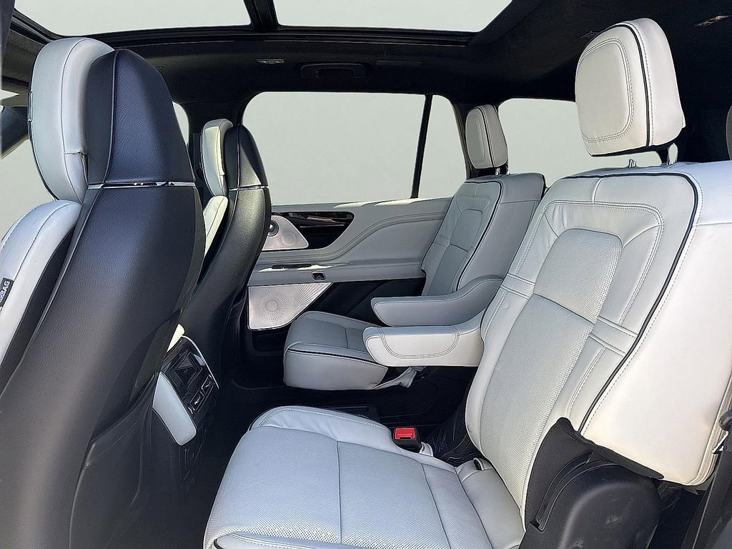New 2026 Lincoln Aviator Black Label w/ Black Label Special Edition AWD/4WD image 11