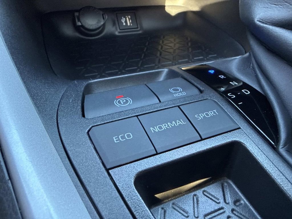Used 2025 Toyota RAV4 XLE w/ Convenience Package FWD image 34