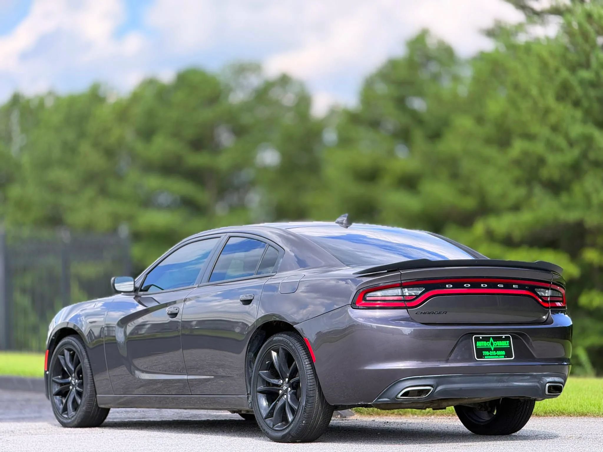 Used 2017 Dodge Charger SXT w/ Blacktop Package RWD image 8
