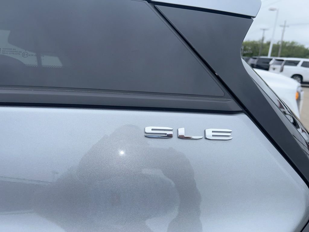 Used 2024 GMC Terrain SLE w/ Driver Convenience Package FWD image 9