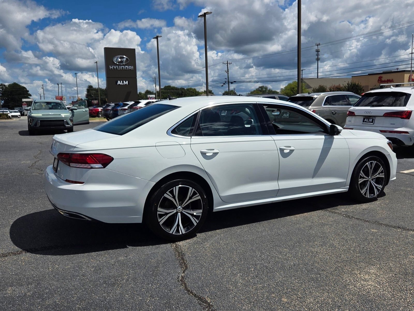 Used 2022 Volkswagen Passat 2.0T SE FWD image 12