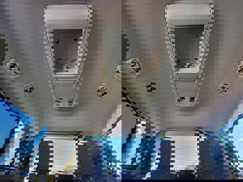 Used 2016 Chrysler Town & Country Touring-L image 22