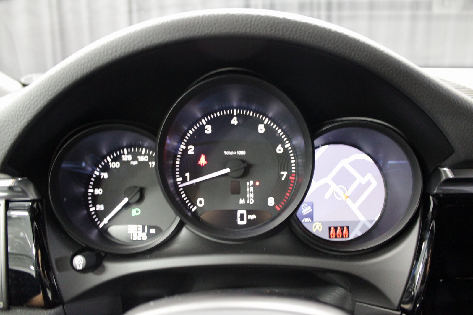 Used 2025 Porsche Macan image 30