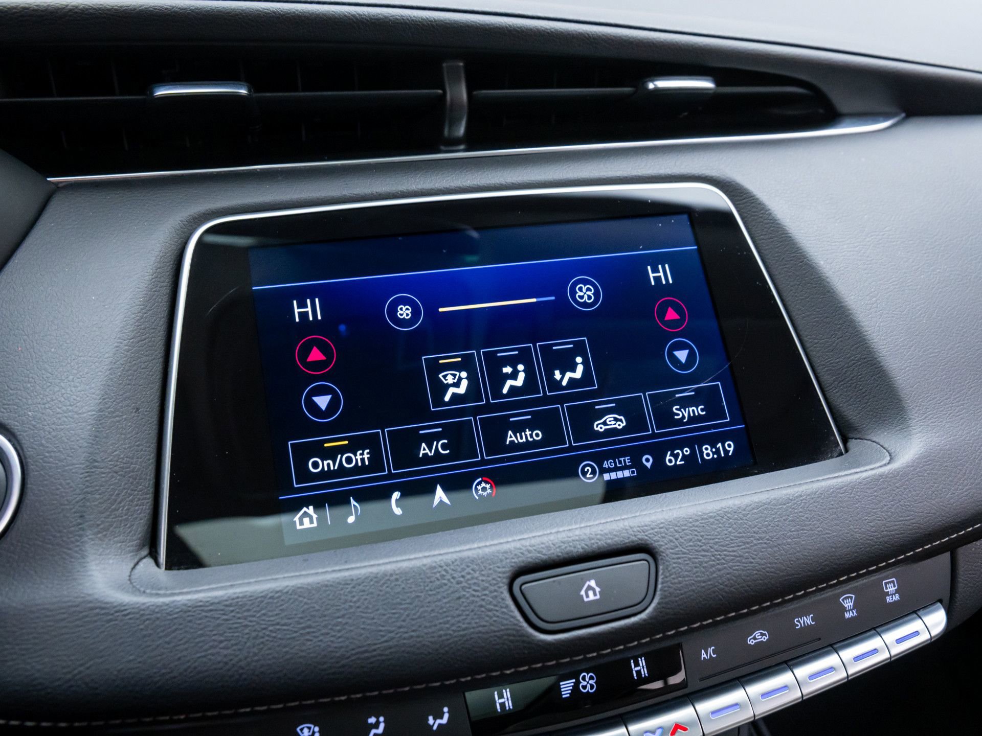 Certified 2023 Cadillac XT4 Luxury w/ Cold Weather Package image 28