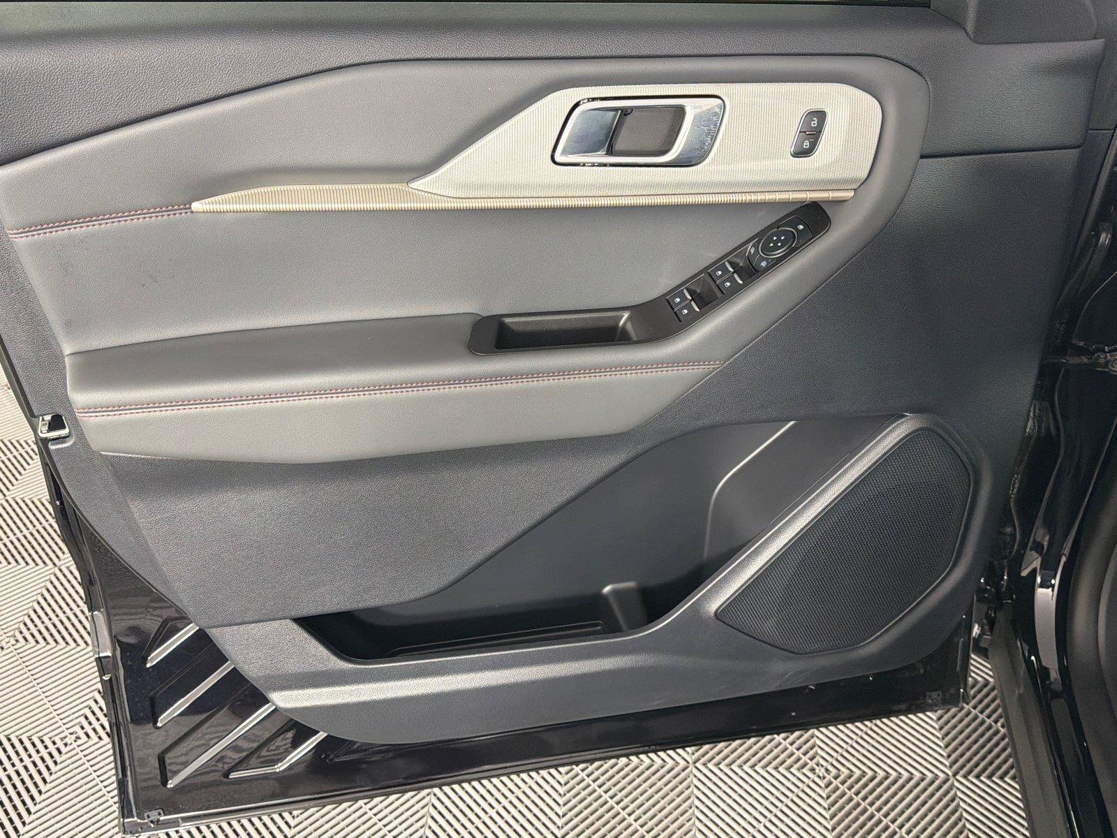 Used 2026 Ford Explorer Active RWD image 10