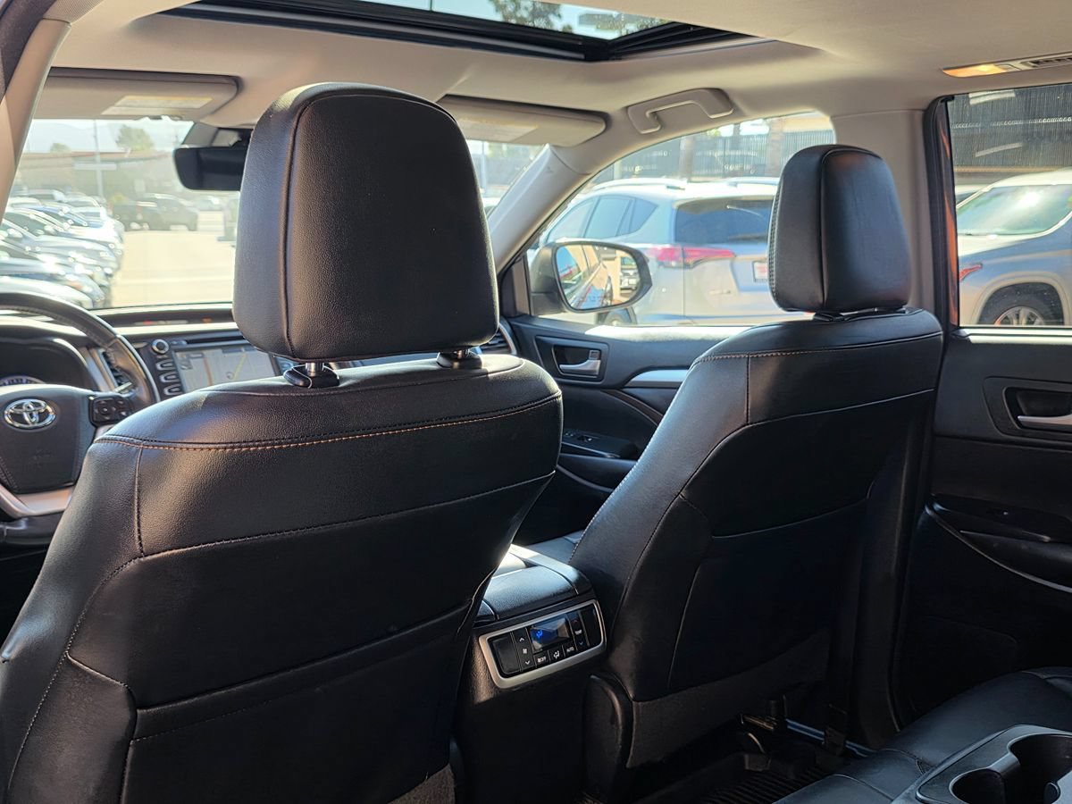 Used 2018 Toyota Highlander XLE FWD image 28