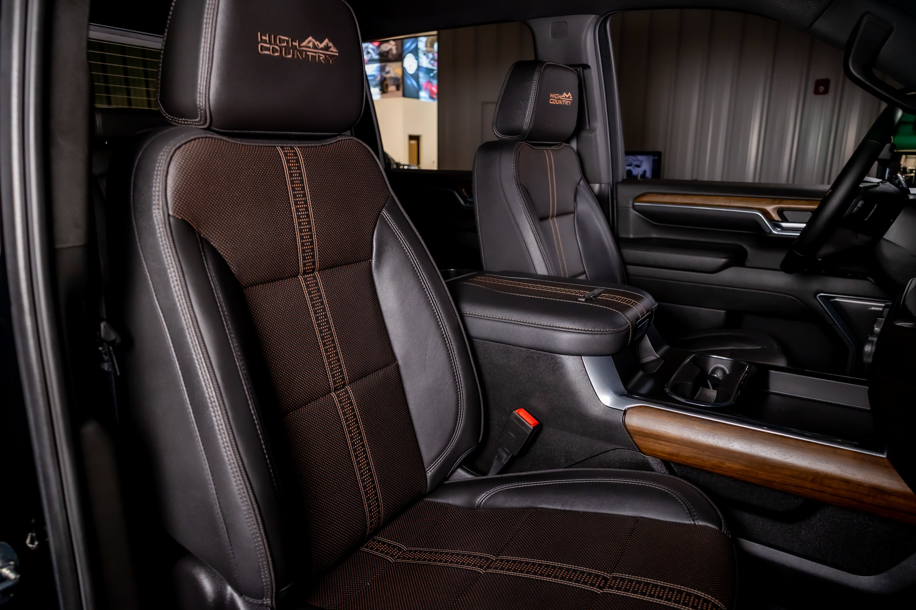 Used 2024 Chevrolet Silverado 2500 High Country w/ High Country Premium Package AWD/4WD image 26