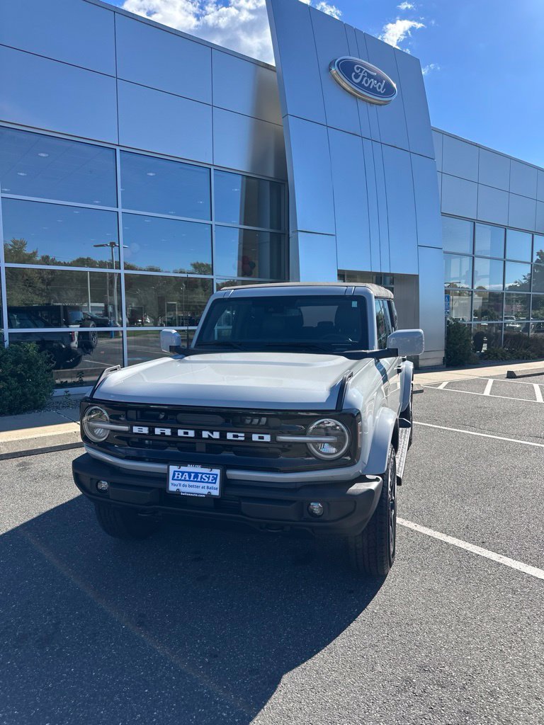 Used 2026 Ford Bronco Outer Banks AWD/4WD image 2
