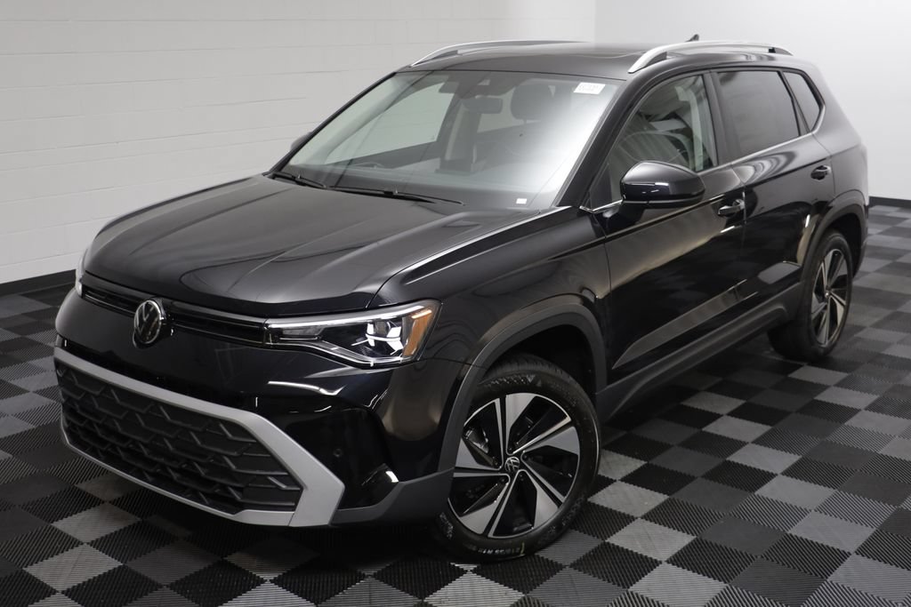New 2026 Volkswagen Taos SE AWD/4WD image 2