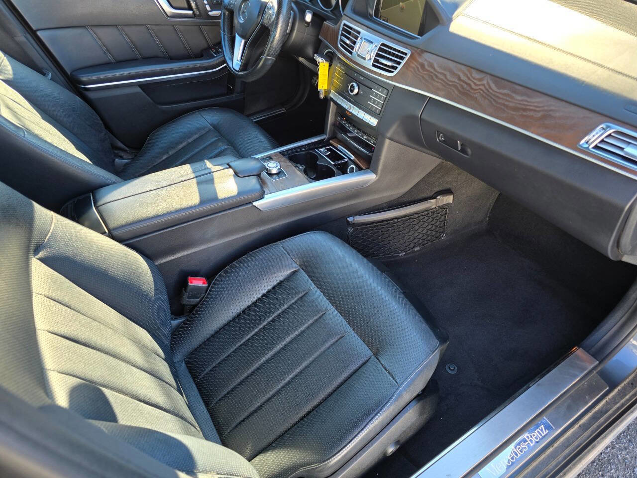 Used 2016 Mercedes-Benz E 400 E 400 4MATIC AWD 4dr Sedan image 31