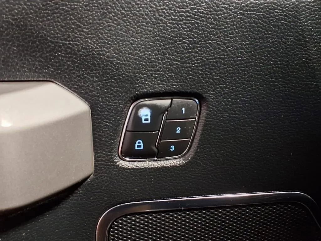 Used 2019 Ford F150 Lariat AWD/4WD image 18