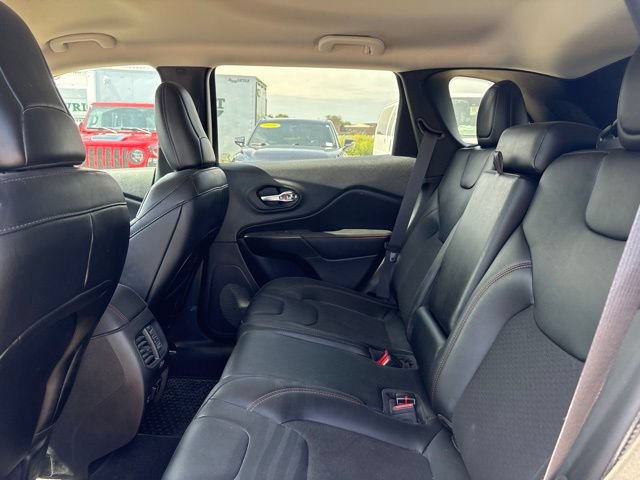 Used 2022 Jeep Cherokee Trailhawk w/ Comfort/Convenience Group AWD/4WD image 16