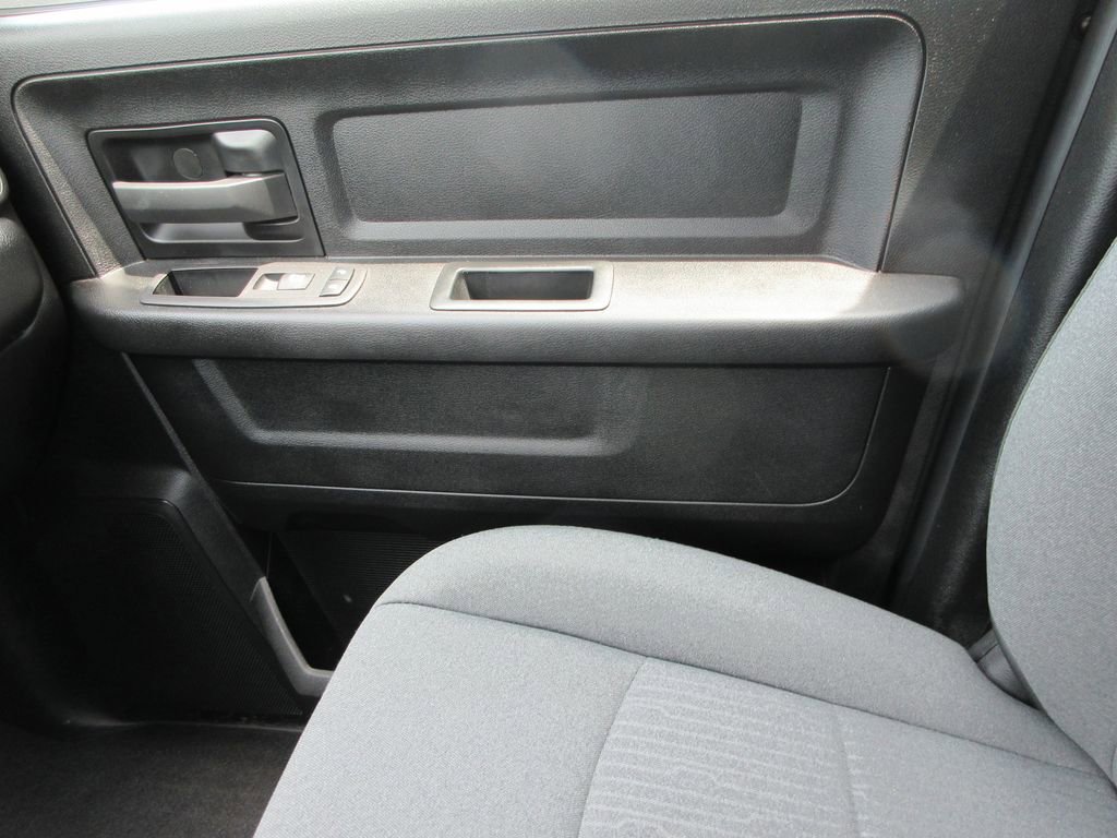 Used 2024 RAM 3500 Tradesman w/ Chrome Appearance Group AWD/4WD image 33