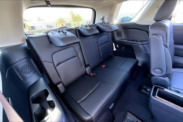 Certified 2025 Nissan Pathfinder SL w/ SL Premium Package image 32