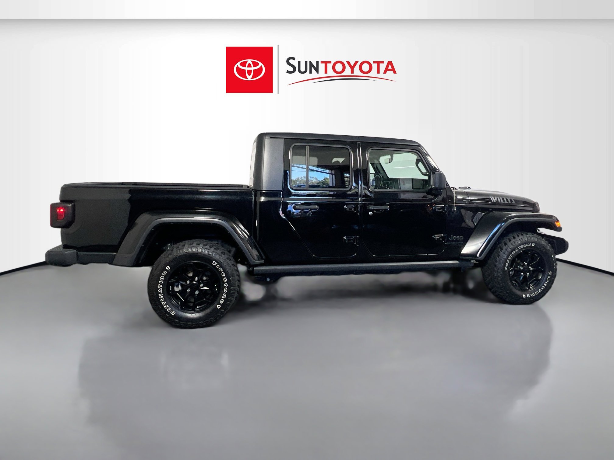 Used 2022 Jeep Gladiator Willys image 2