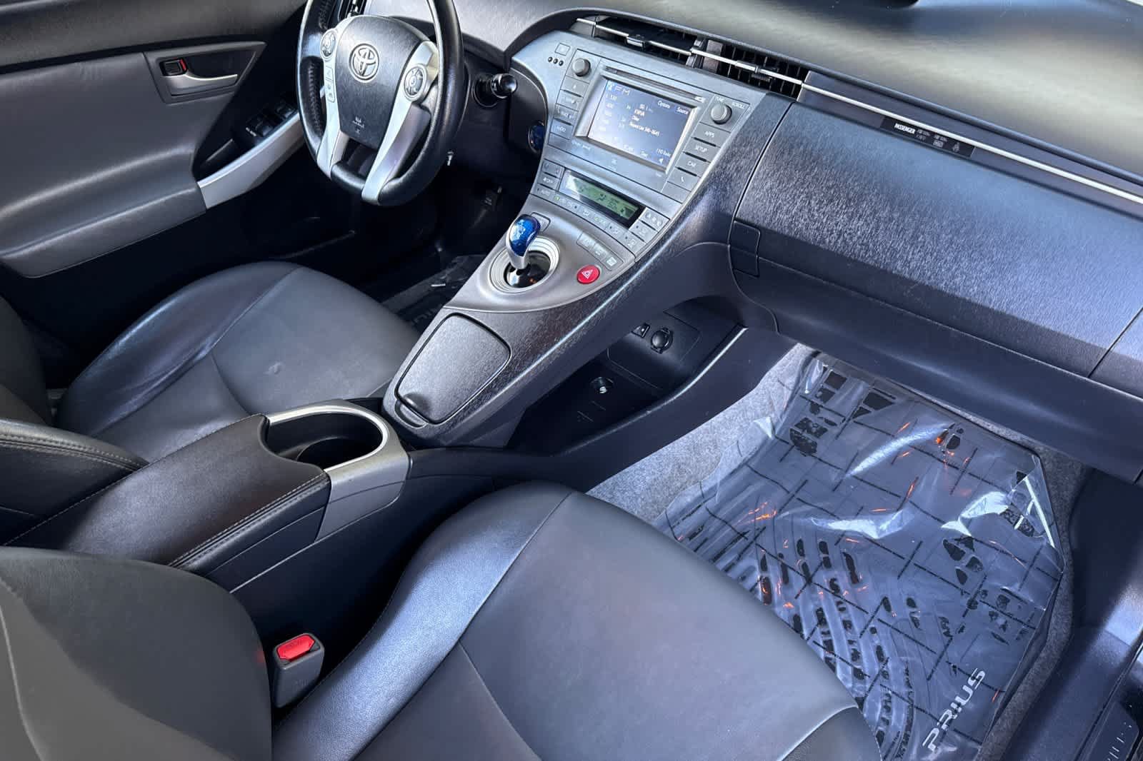 Used 2015 Toyota Prius Five FWD image 16