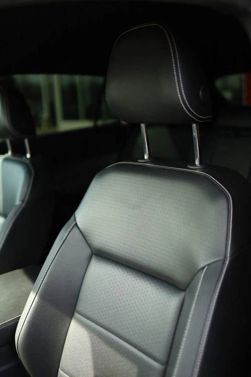 Used 2022 Volkswagen Atlas Cross Sport SE image 16