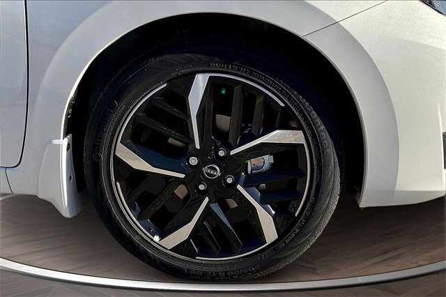 New 2025 Nissan Versa SR w/ Trunk Package image 11