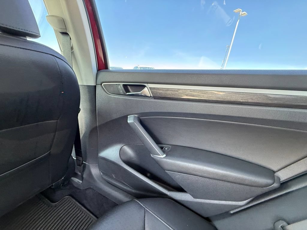 Used 2017 Volkswagen Passat 1.8T SE FWD image 18