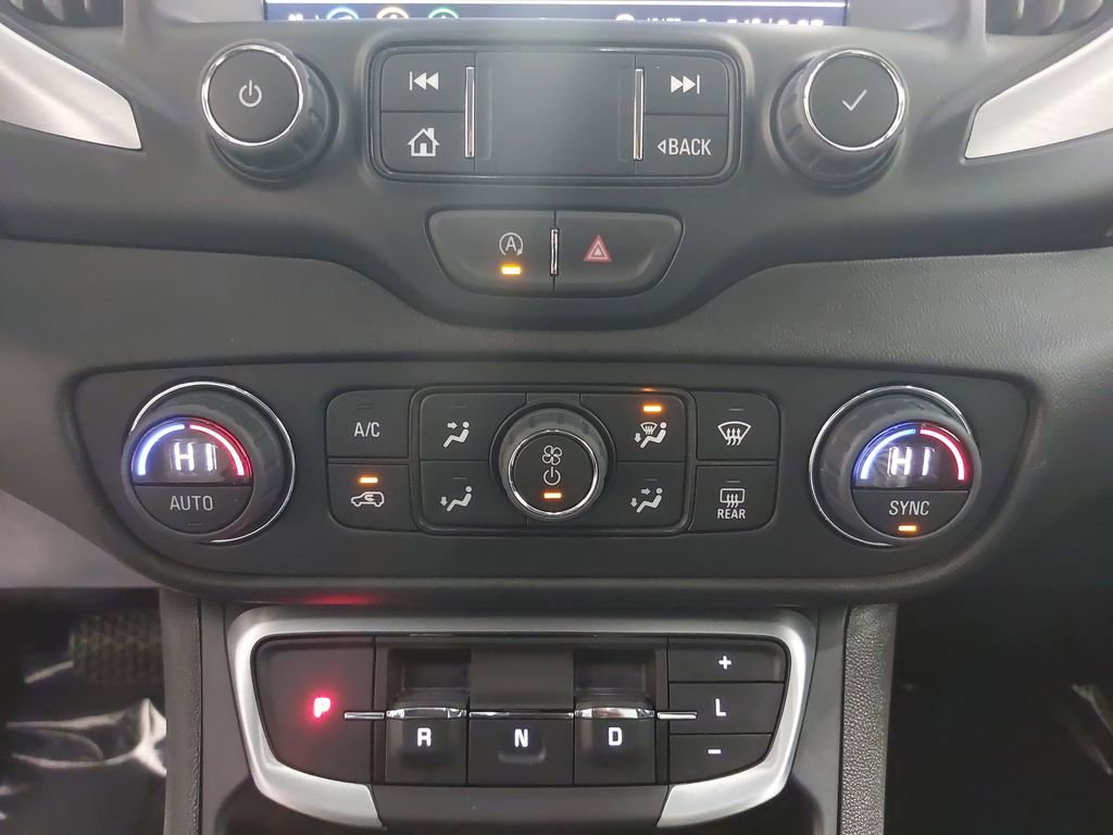 Used 2024 GMC Terrain SLT image 21