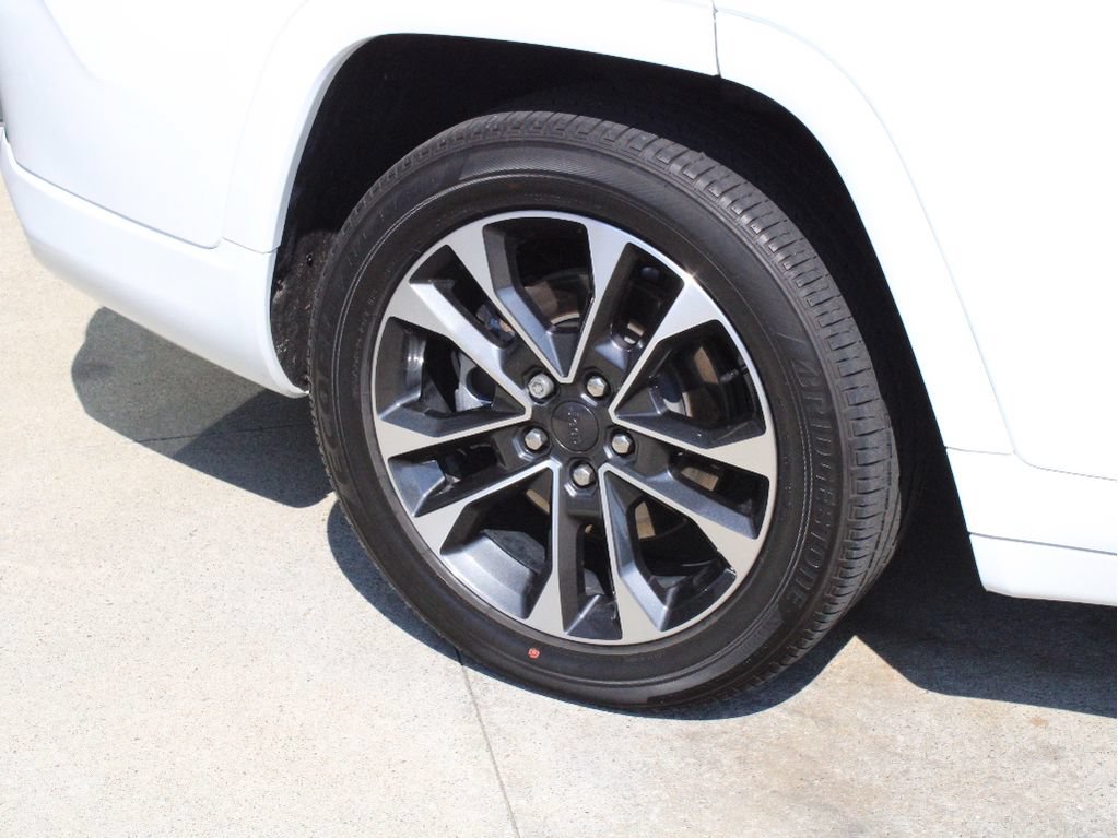 Certified 2023 Jeep Grand Cherokee L Overland AWD/4WD image 36