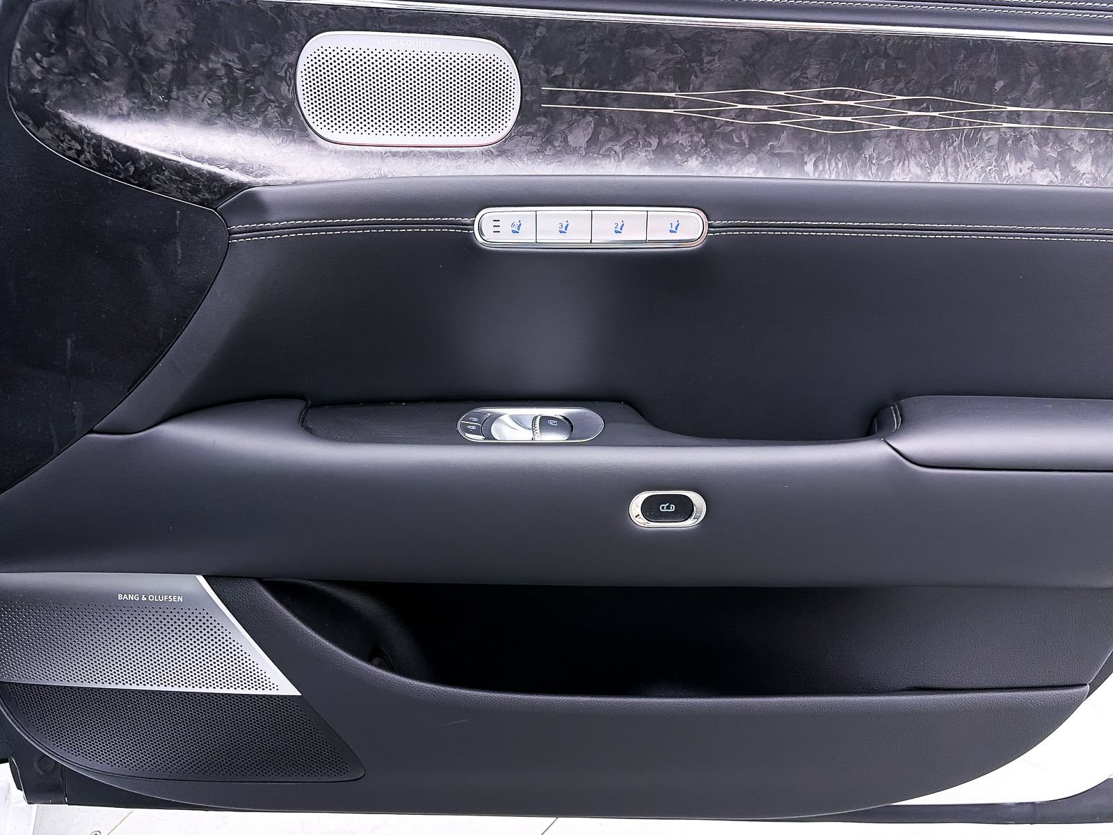 Used 2025 Genesis G90 3.5T AWD/4WD image 45