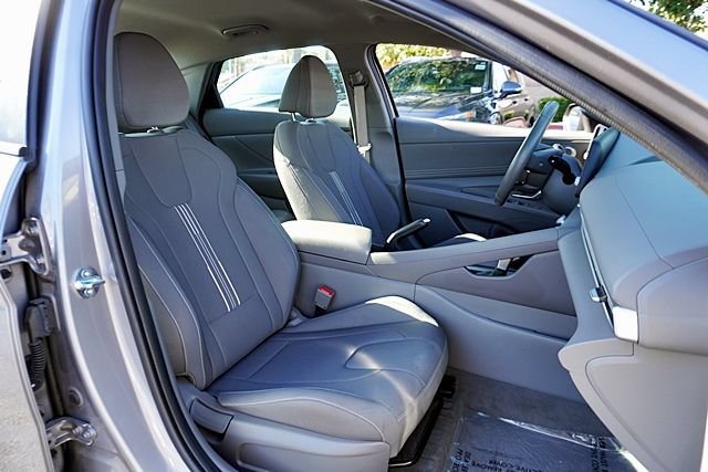 Used 2025 Hyundai Elantra Sport FWD image 12