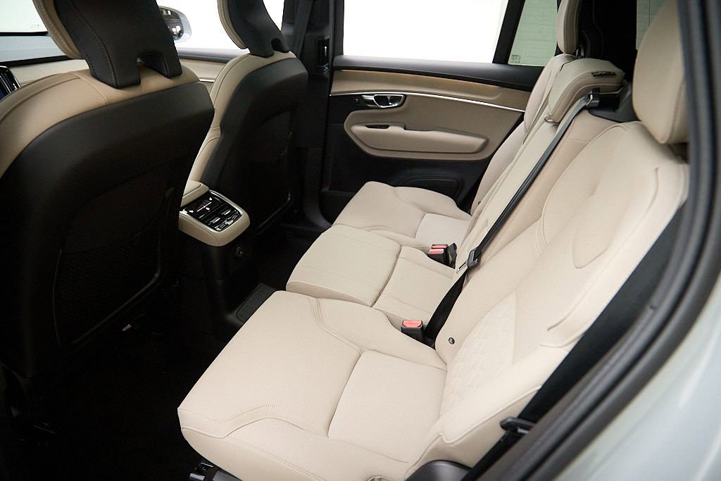 New 2026 Volvo XC90 T8 Plus w/ Protection Package image 21