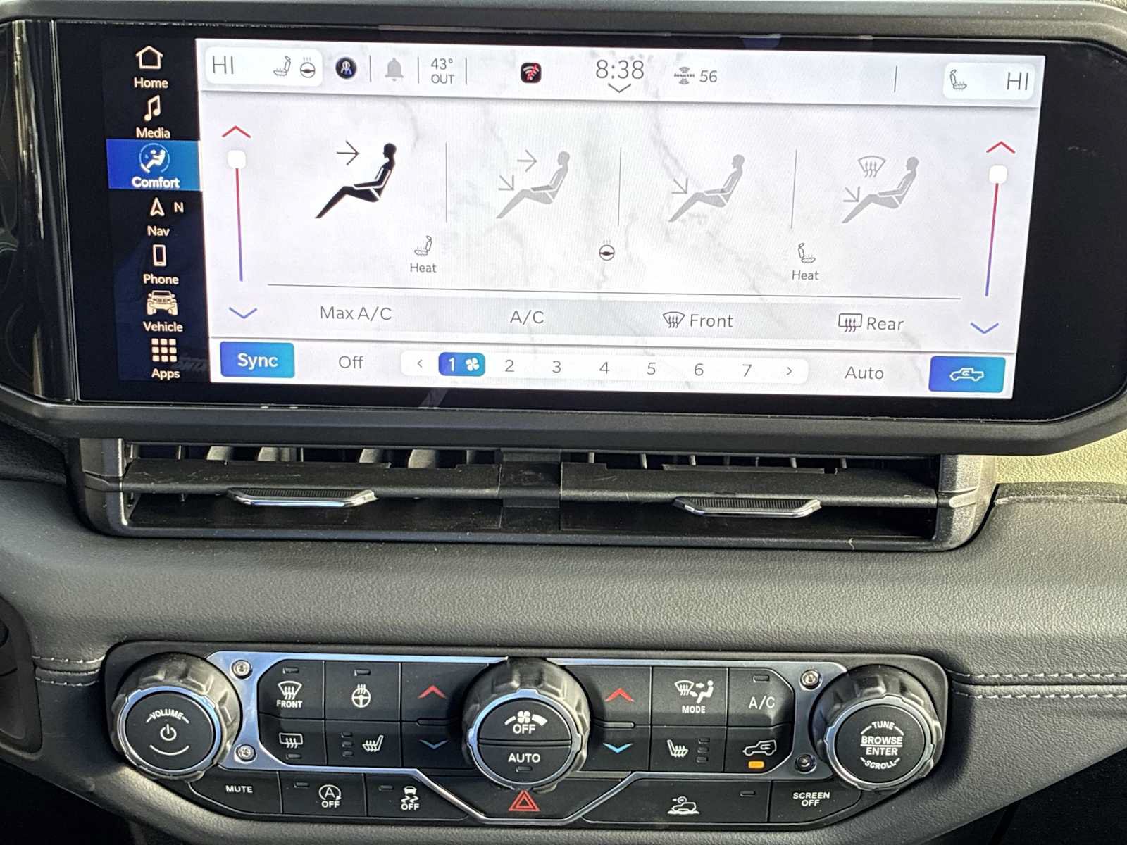 New 2026 Jeep Gladiator Mojave w/ Steel Bumper Group AWD/4WD image 17