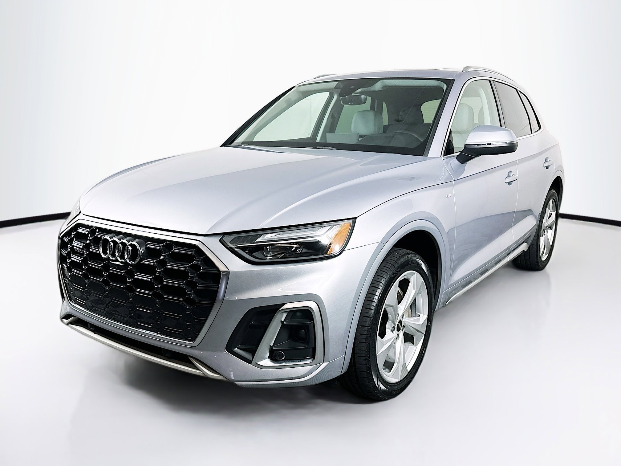 Used 2022 Audi Q5 2.0T Premium Plus w/ Premium Plus Package AWD/4WD image 3