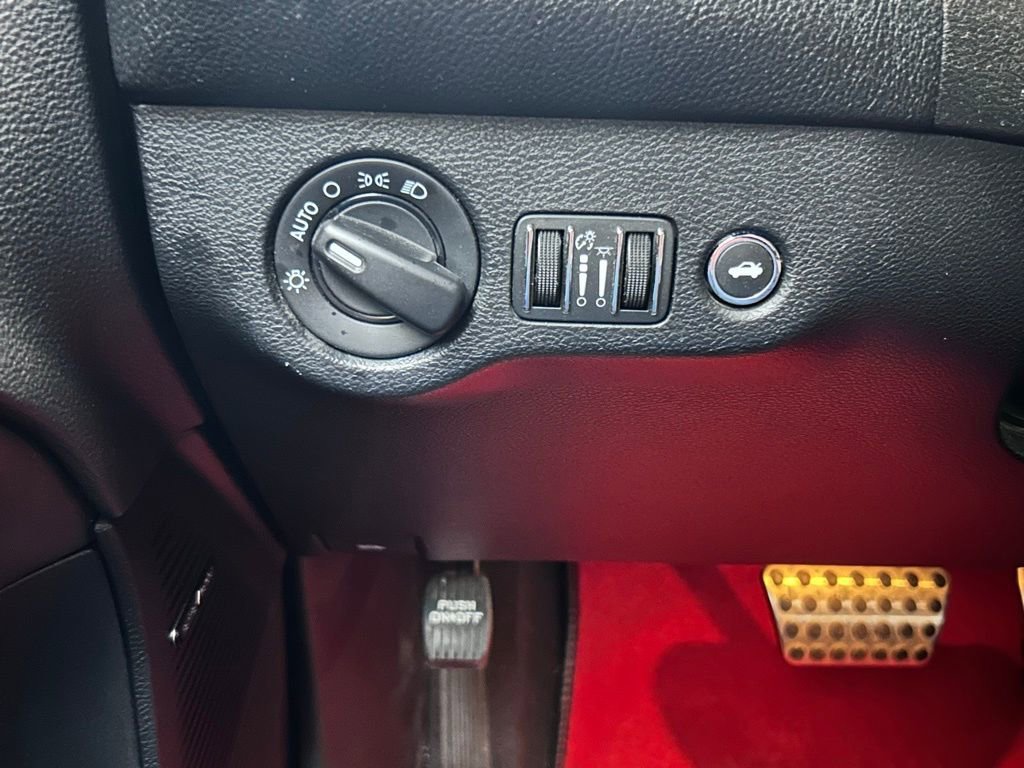 Used 2016 Dodge Challenger SRT Hellcat image 17