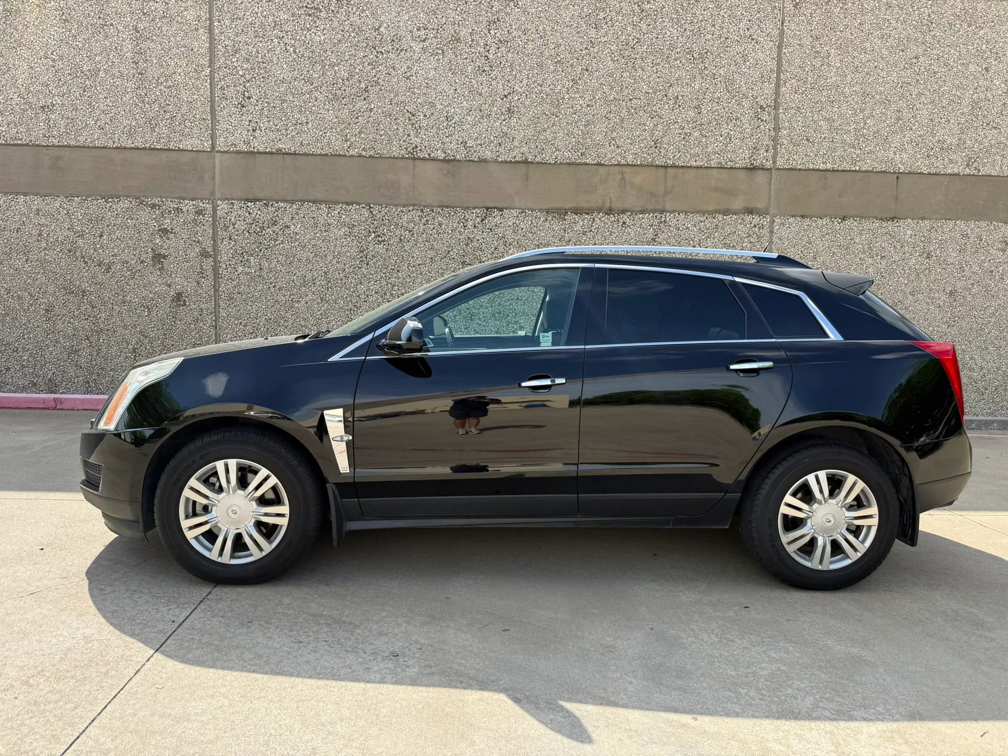 Used 2011 Cadillac SRX Luxury FWD image 3