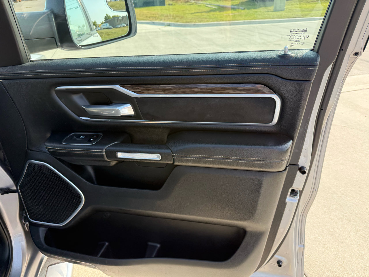 Used 2020 RAM 1500 Laramie image 29