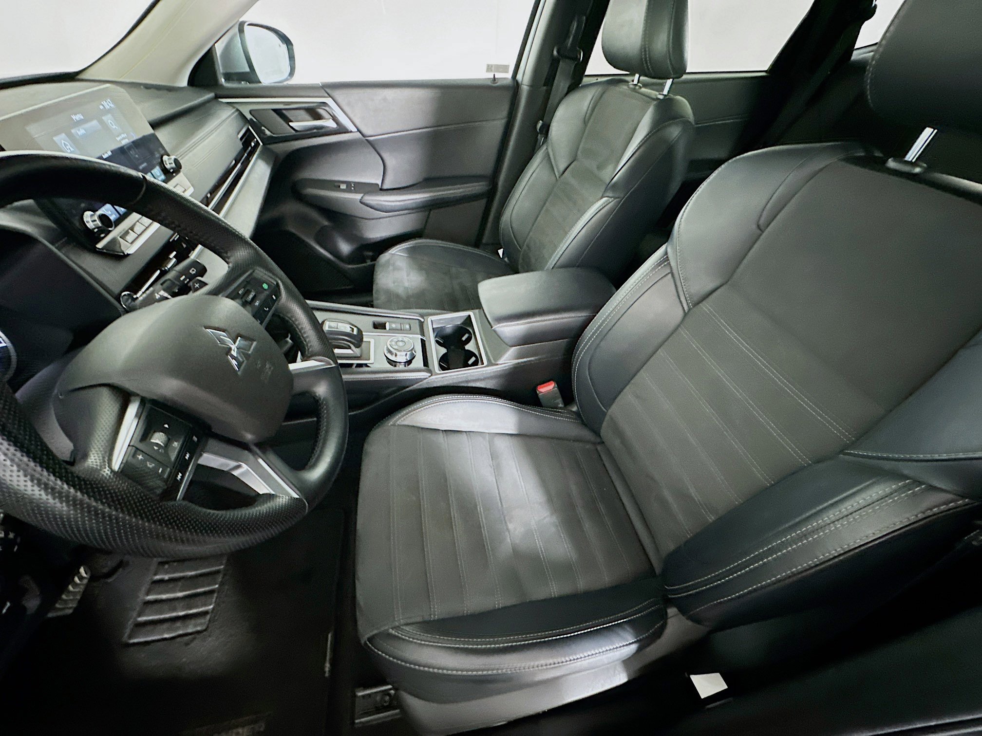 Used 2024 Mitsubishi Outlander SE image 13