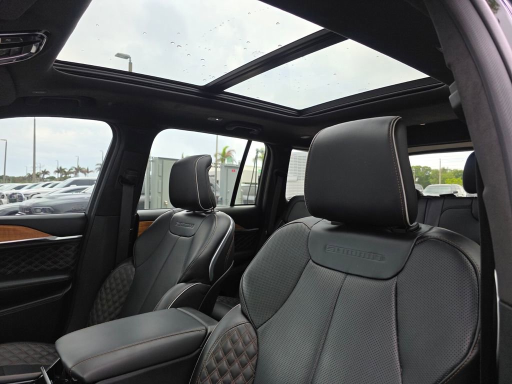 Used 2025 Jeep Grand Cherokee Summit w/ Obsidian Package AWD/4WD image 22